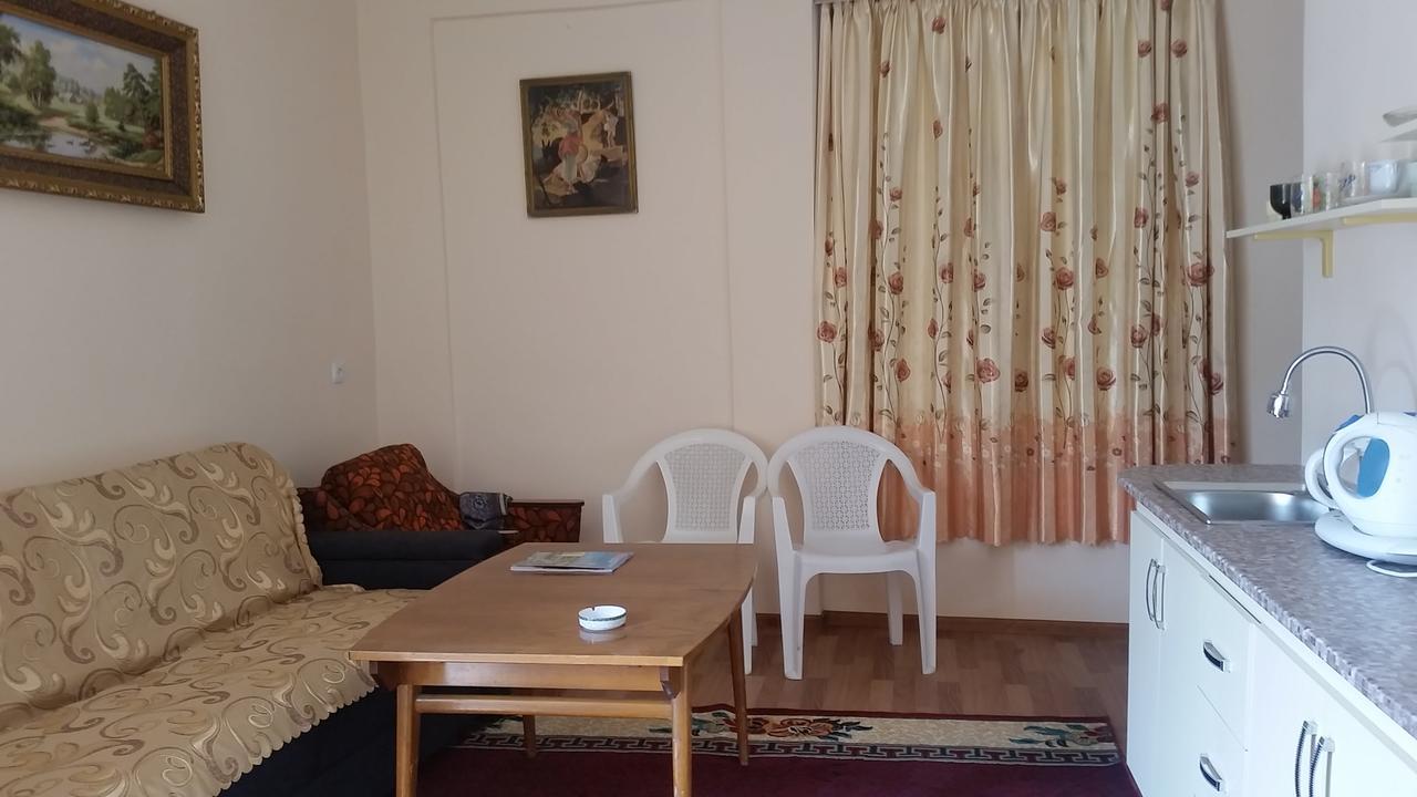 Guest House Sharq 21 Khujand Exteriör bild